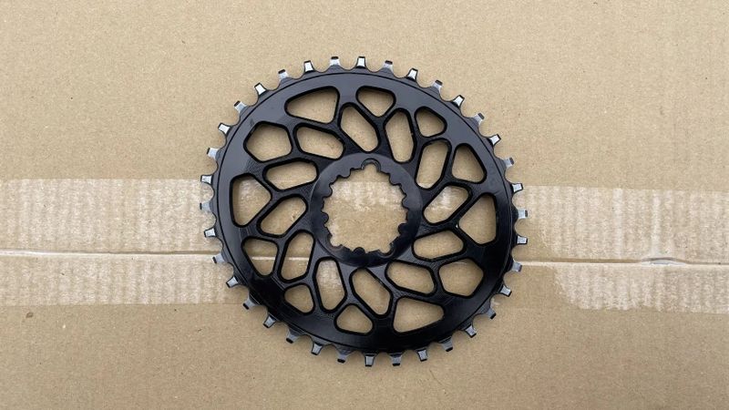 Absolute Black ovál CX 36z