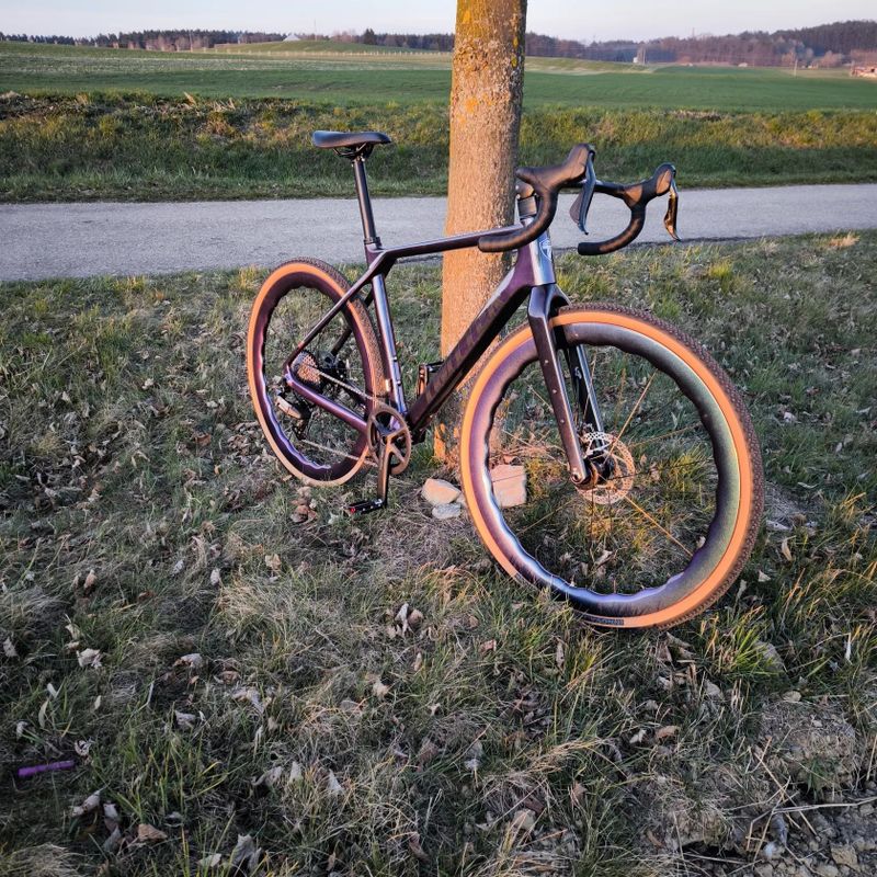 Karbon gravel 9,5 kg bezdrát 1×13 karbon kola TOP stav