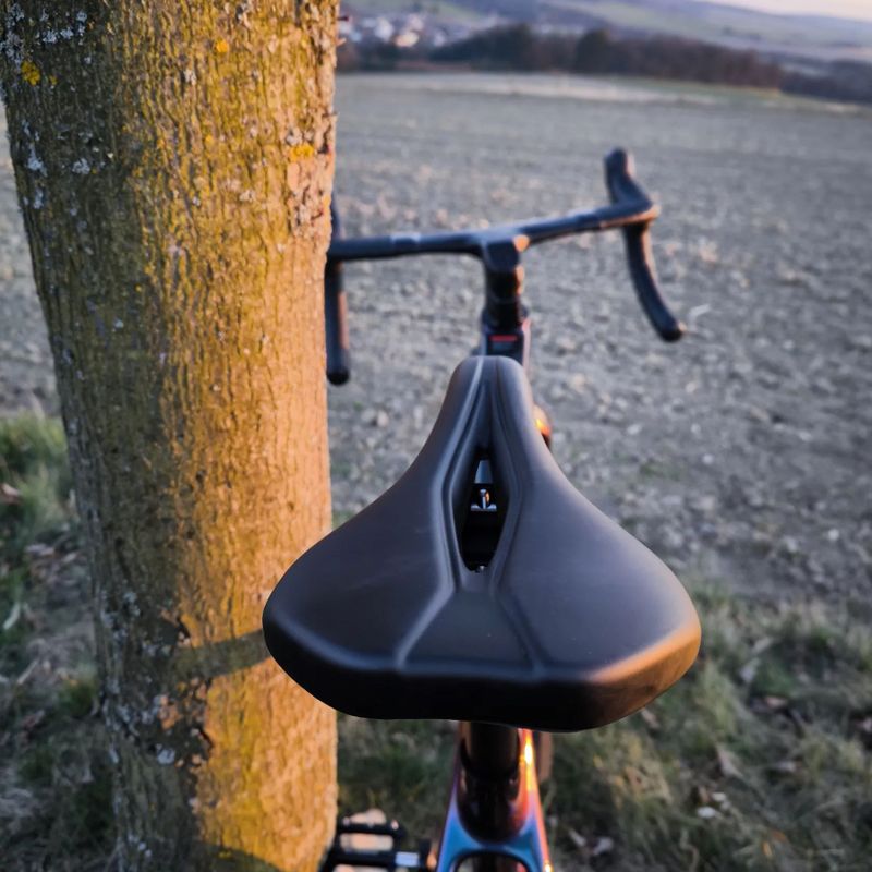 Karbon gravel 9,5 kg bezdrát 1×13 karbon kola TOP stav