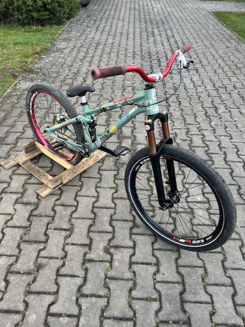 Slopestyle kolo Canyon Stitched 720 pro