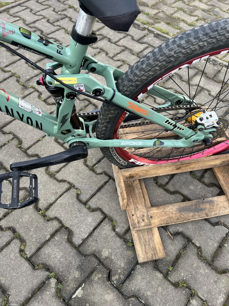 Slopestyle kolo Canyon Stitched 720 pro