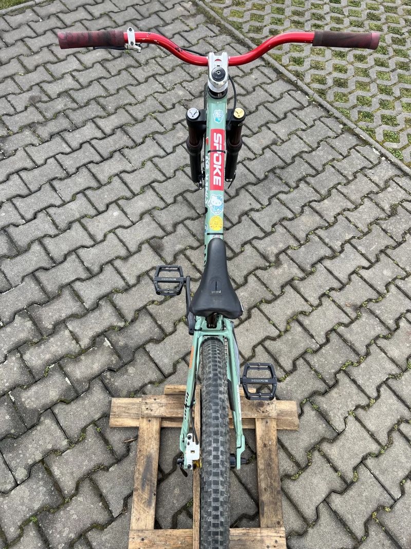 Slopestyle kolo Canyon Stitched 720 pro