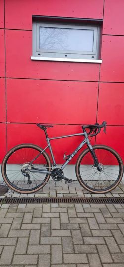 Cube Nuroad race Grau