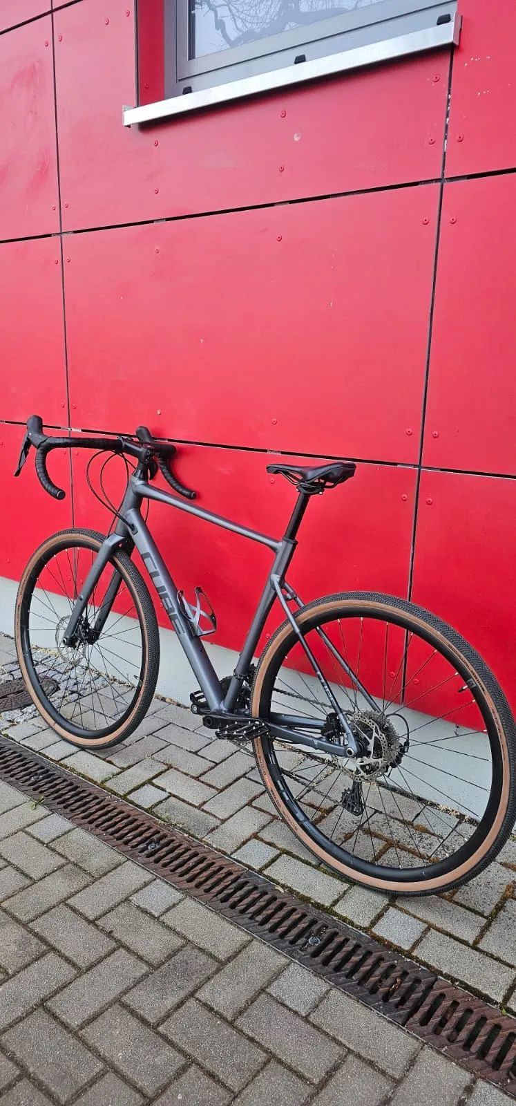 Cube Nuroad race Grau