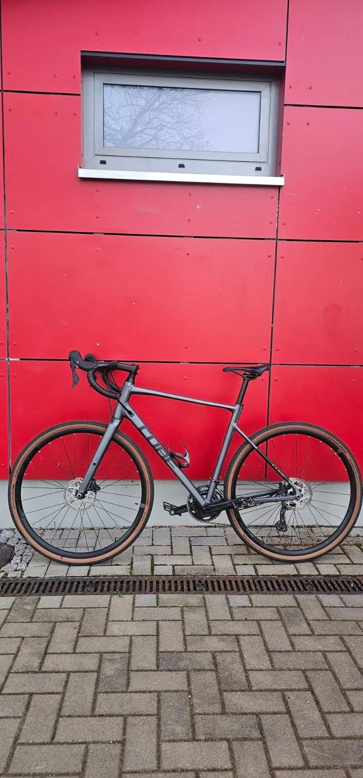 Cube Nuroad race Grau