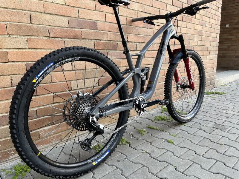 Prodám GT Sensor Carbon – TOP custom build (vel. M)