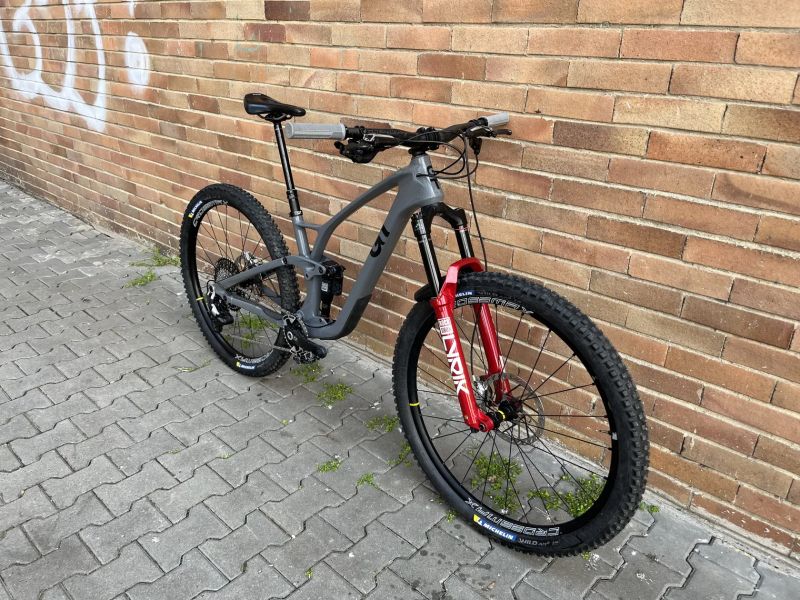 Prodám GT Sensor Carbon – TOP custom build (vel. M)