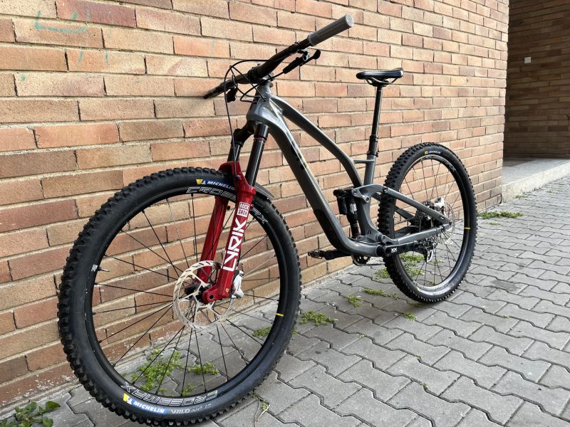 Prodám GT Sensor Carbon – TOP custom build (vel. M)