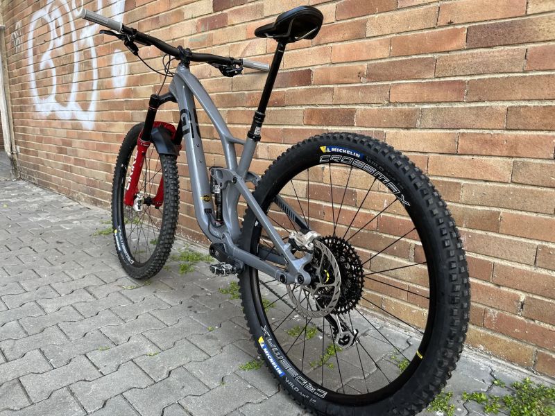 Prodám GT Sensor Carbon – TOP custom build (vel. M)