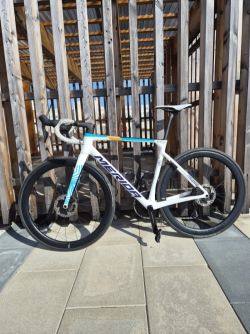 MERIDA SCULTURA TEAM Teal/Pearl(Team), Dura Ace Di2 s Wattmeterem