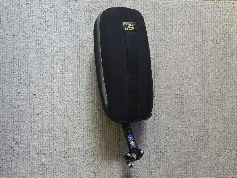 Brašna pod sedlo s nosičem