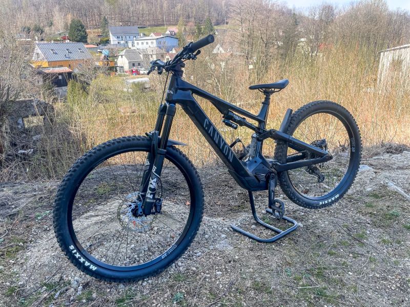 Canyon Spectral:ON CF 8 (M) – S novou 900Wh baterií!