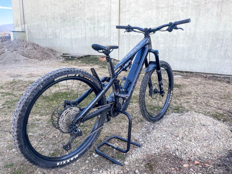 Canyon Spectral:ON CF 8 (M) – S novou 900Wh baterií!