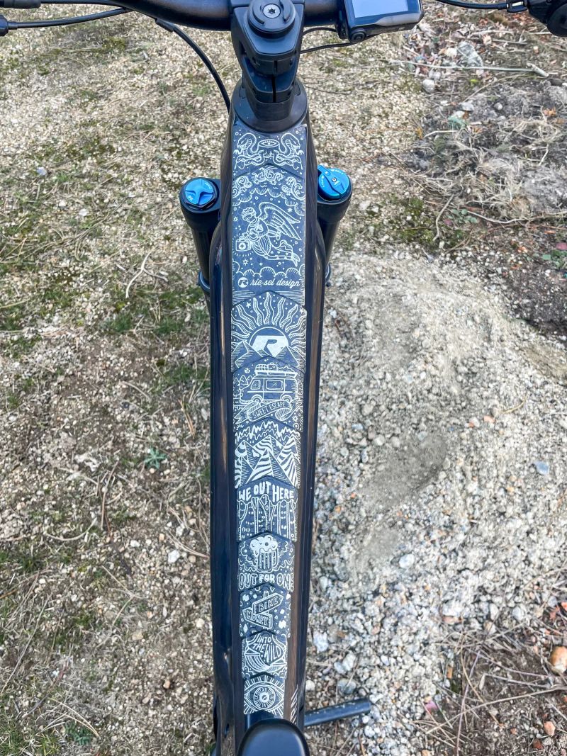 Canyon Spectral:ON CF 8 (M) – S novou 900Wh baterií!