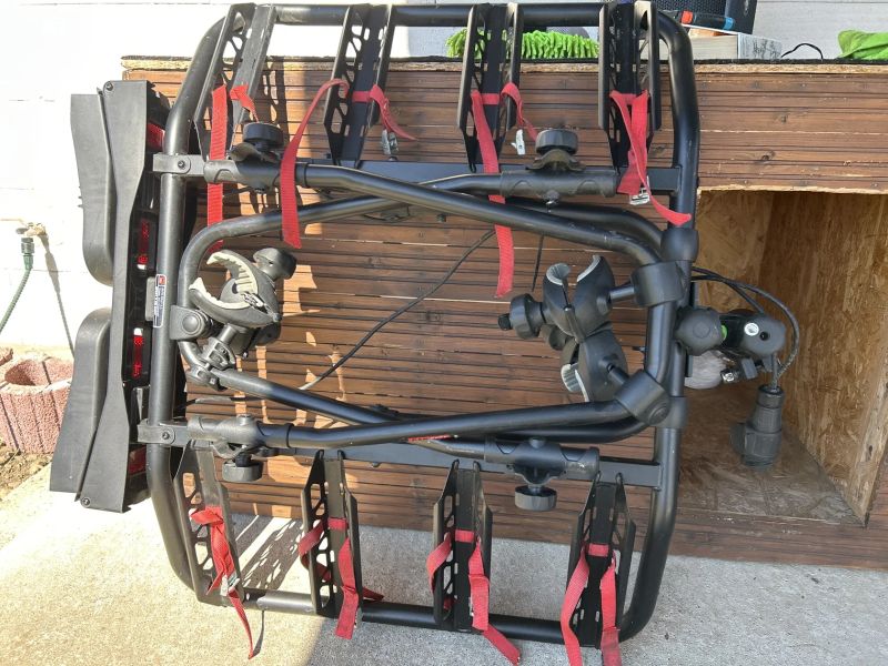 Prodám stojan na tažné pro 4 kola 