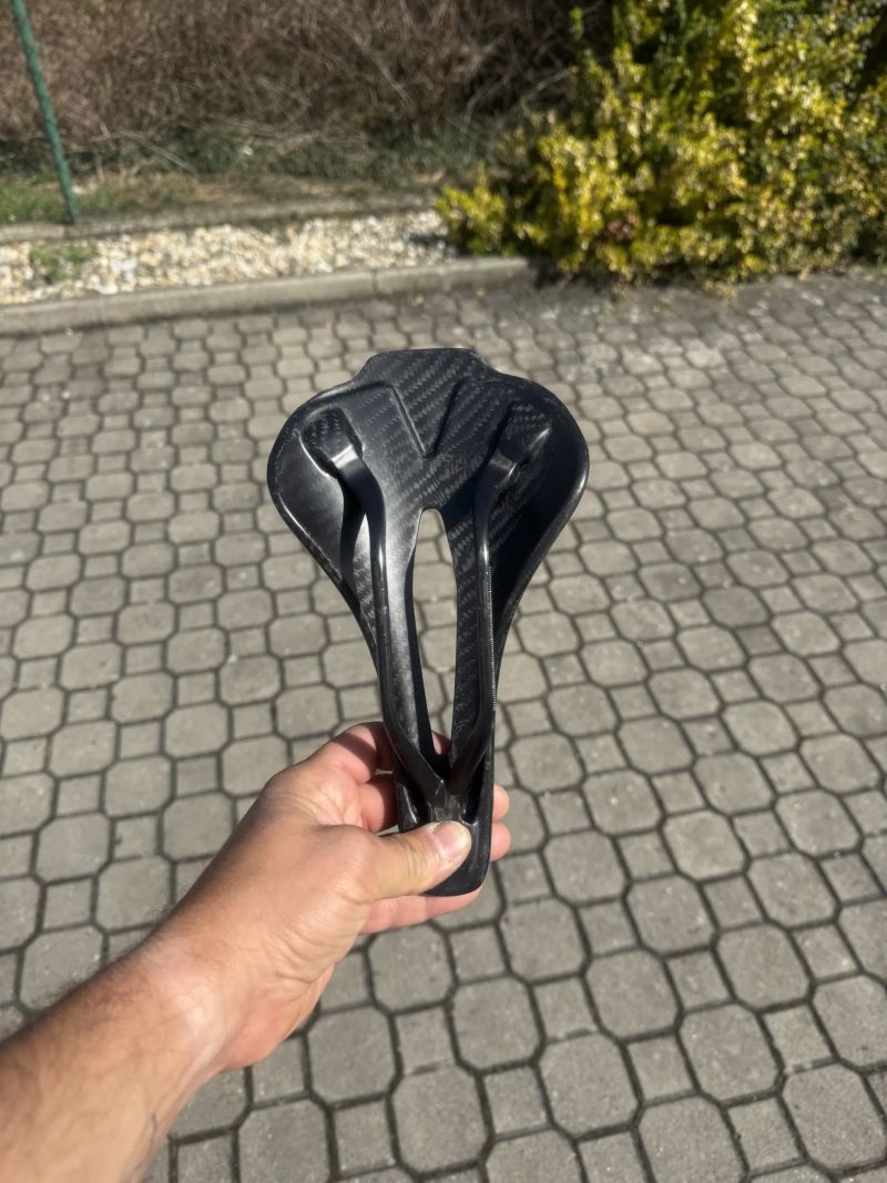 Sedlo Carbonix AERO 1