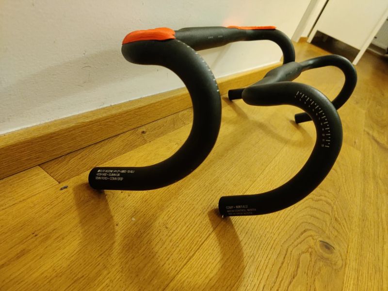 prodám řidítka Bontrager (šíře 42 a 44 cm), sundáno z nového kola 