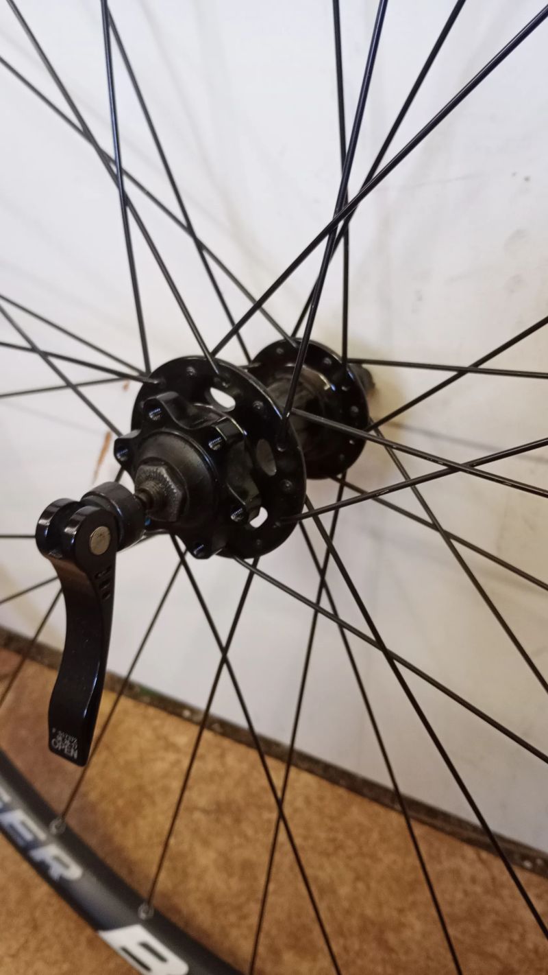 Přední kolo Bontranger