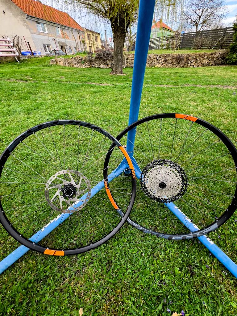 Scott Spark 710 (2017) | 2× zapletená kola | DT Swiss 240s | 12s