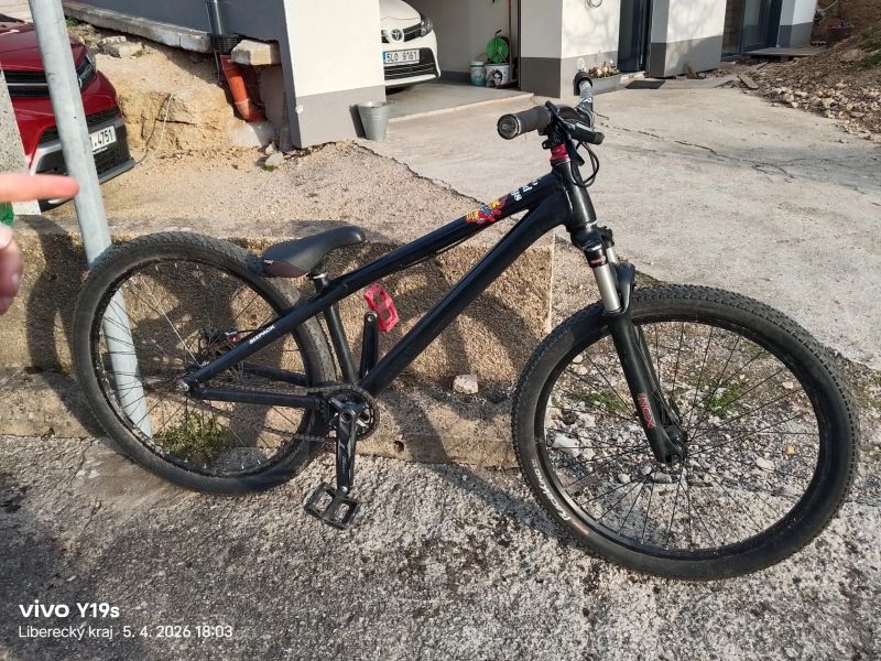 Dirtové kolo Commencal