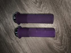 Gripy DMR deathgrip thick fialové