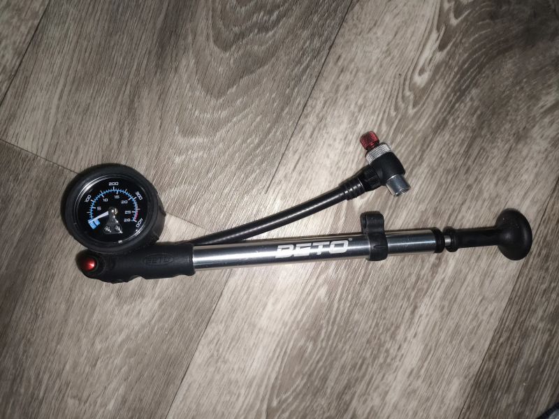 Hustilka Beto na vidlice a tlumiče