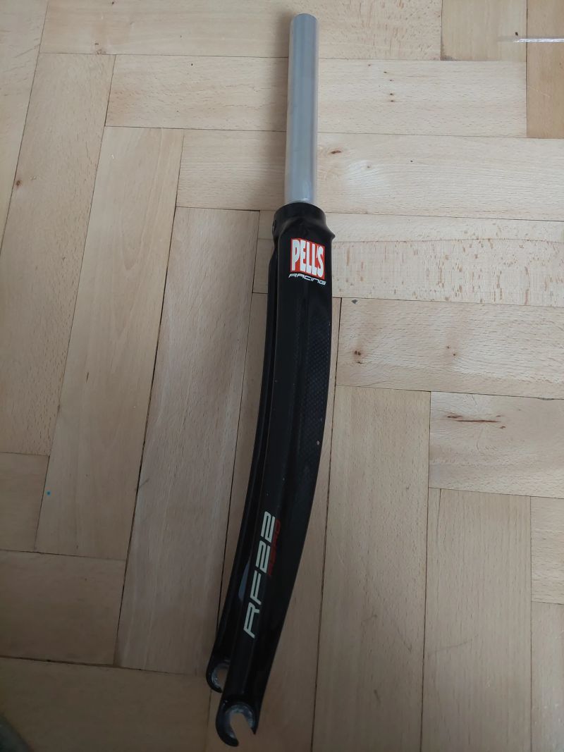 Silniční karbonová vidlice Pell's RF22 Aero