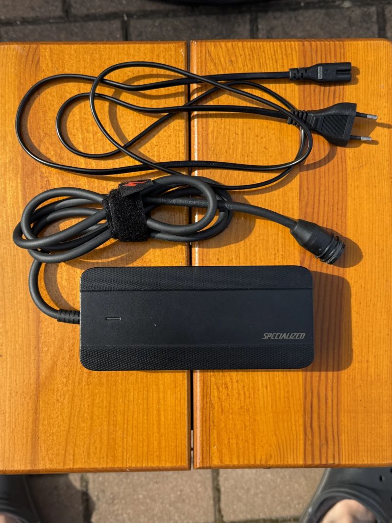 Specialized LEVO Turbo, celopéro, SRAM, černé, velikost M