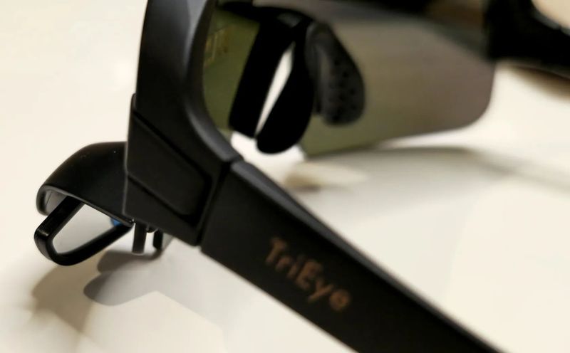 Brýle s integrovaným zpětným zrcátkem TriEye 