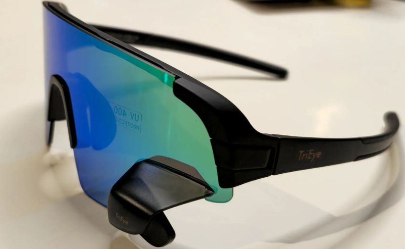 Brýle s integrovaným zpětným zrcátkem TriEye 