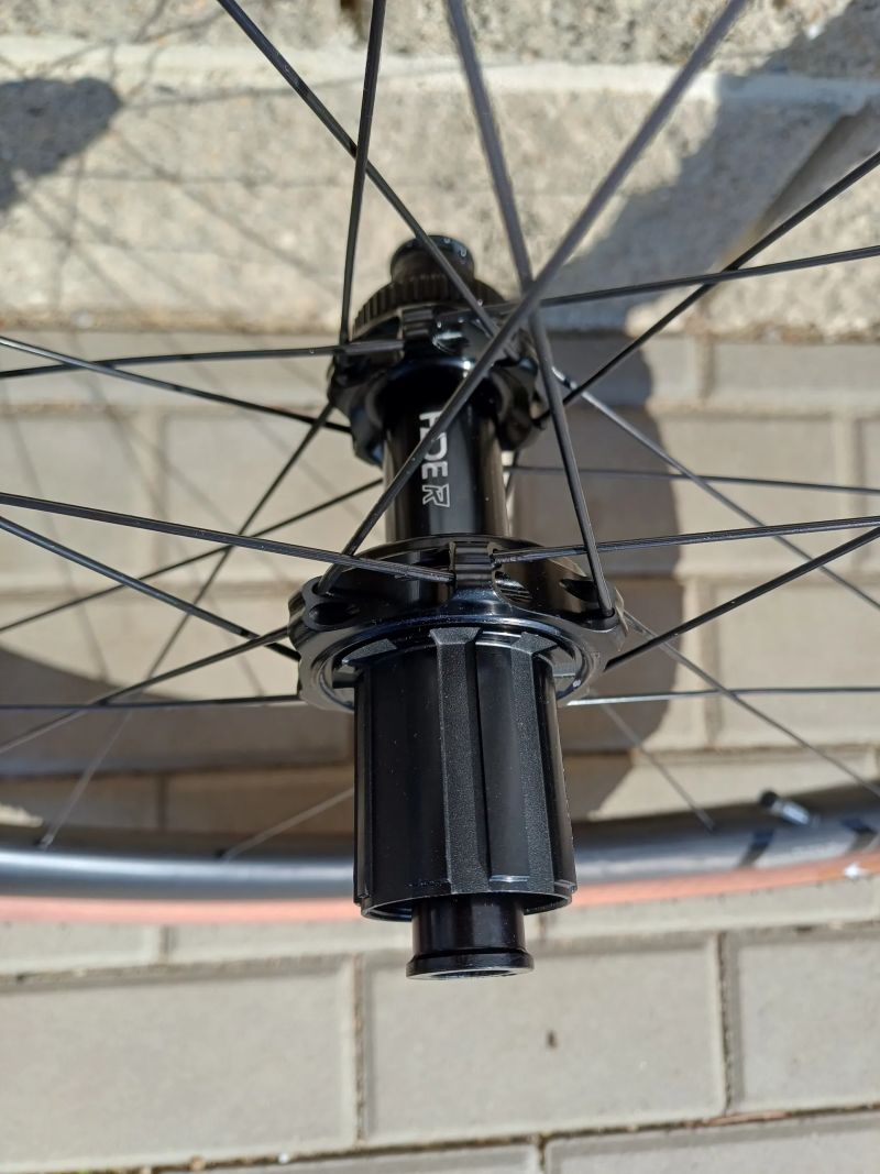 Newmen Advanced SL X.R.36 Carbon, ořech Shimano HG Nejetá !!!