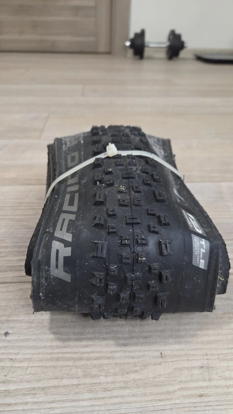 Pláště - obměna zásob (7 ks)