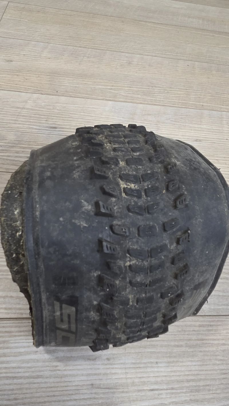 Pláště - obměna zásob (7 ks)