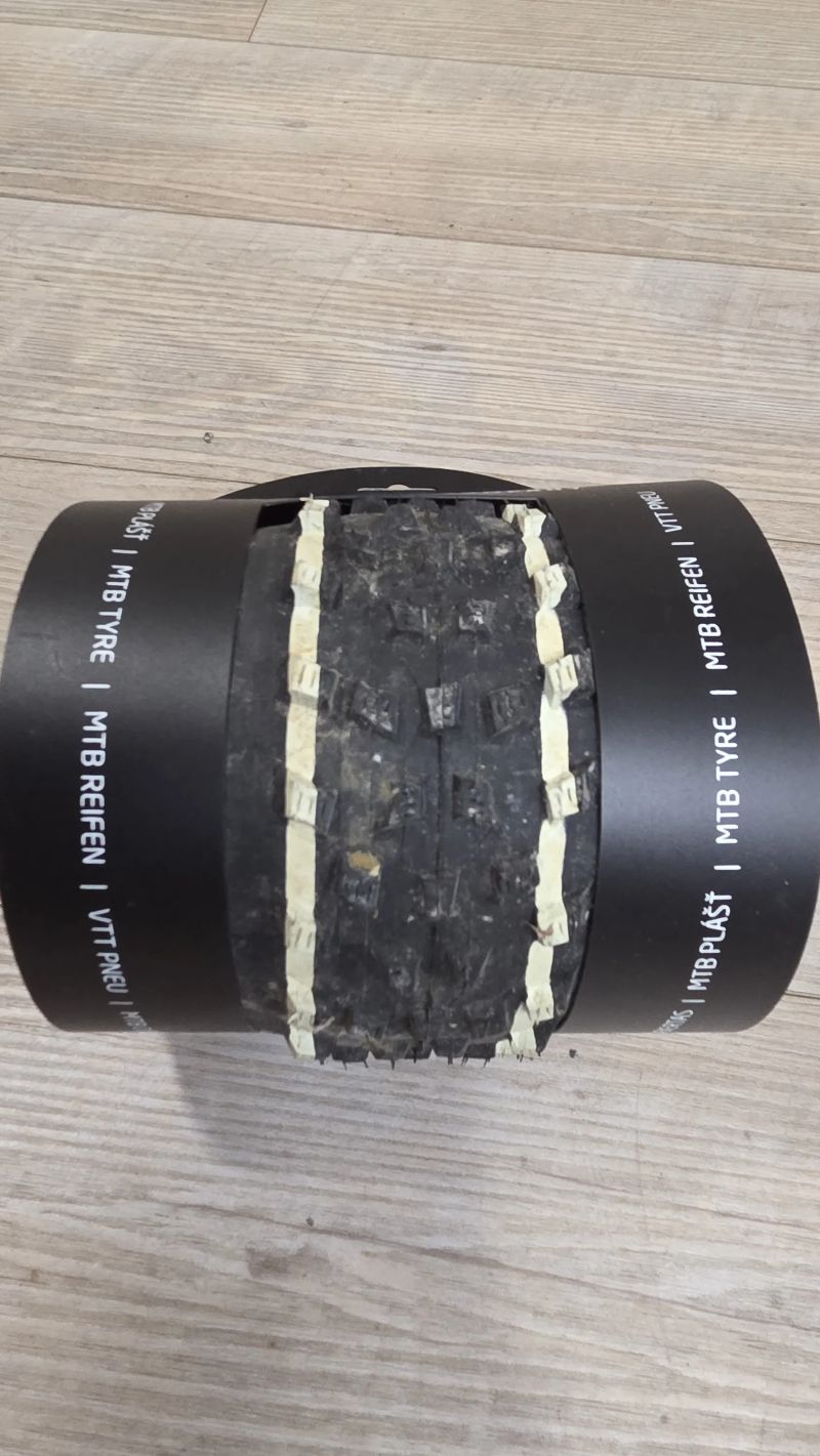 Pláště - obměna zásob (7 ks)