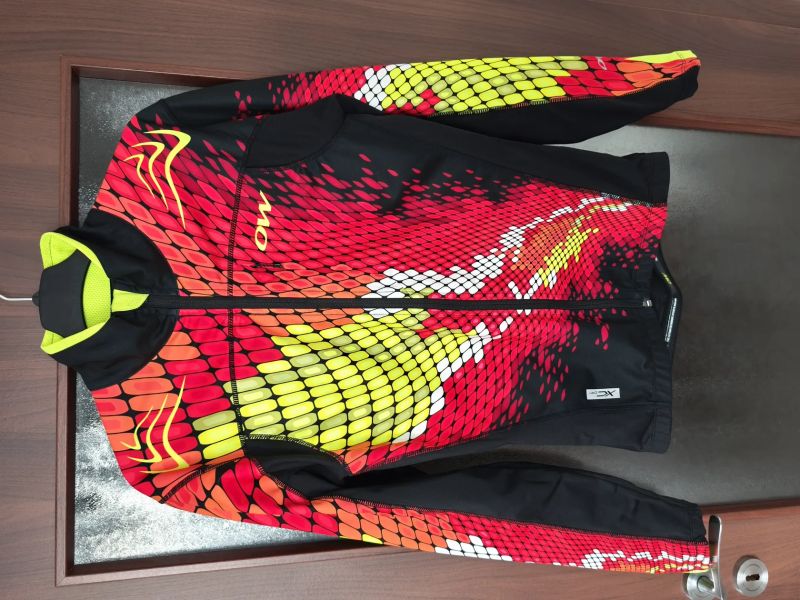 Jen 2 dny používaná bunda. PC 4000 Kč. MEMBRÁNA. 