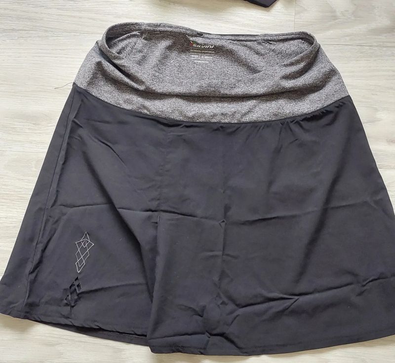 Prodám cyklistickou sukni včetně vnitřních kalhot s cyklovložkou