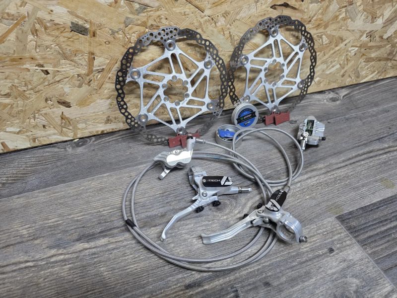 Hope V4 vč. Kotoučů 