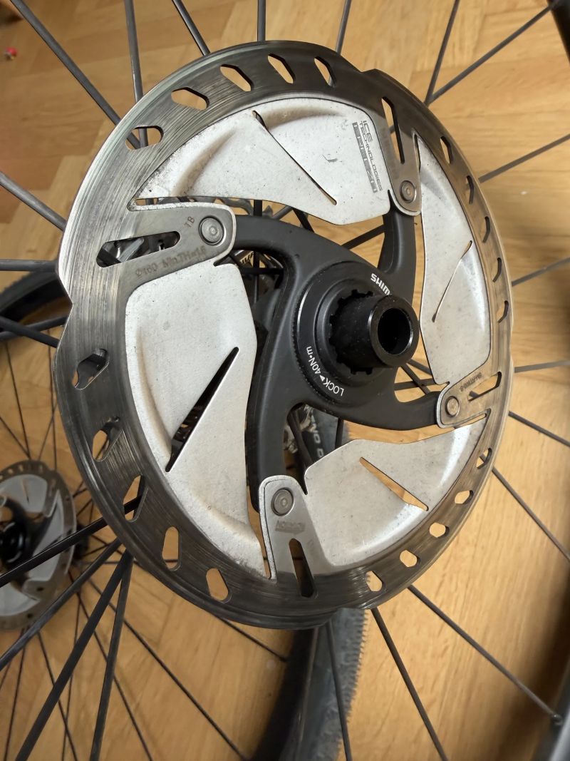 DT Swiss E1800 Spline + SRAM 12s + kotouče + 2× pláště
