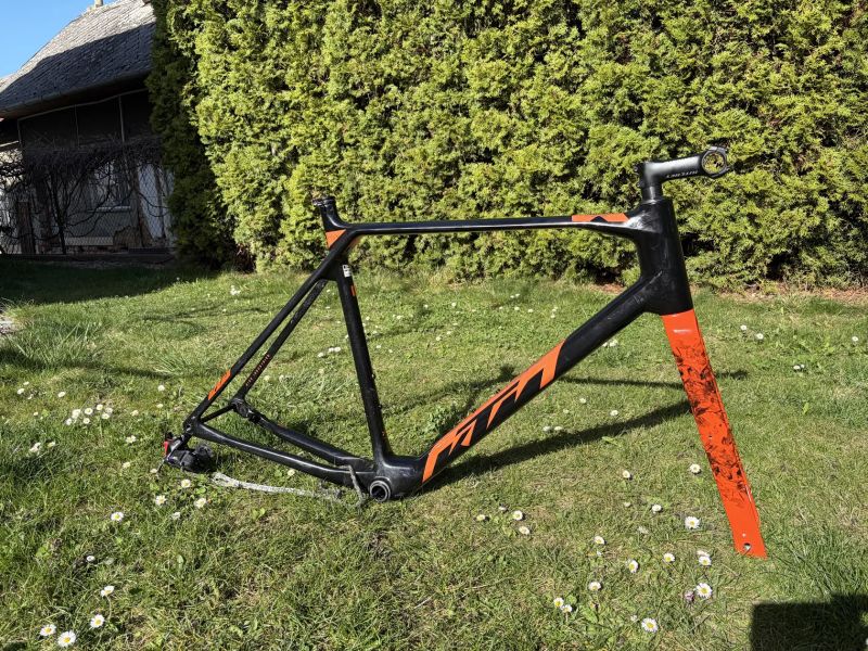 gravel rám KTM karbon XL - v super stavu