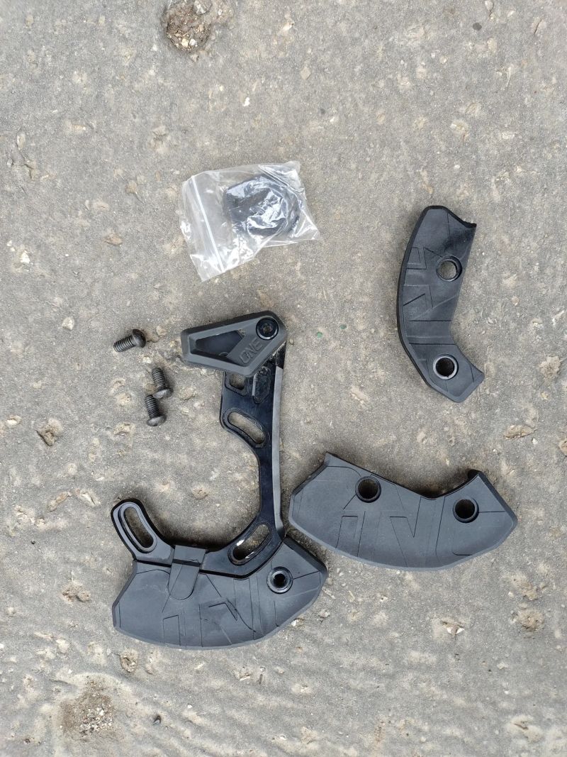 Napínák řetězu ONEUP V2 Bash Guide - ISCG05