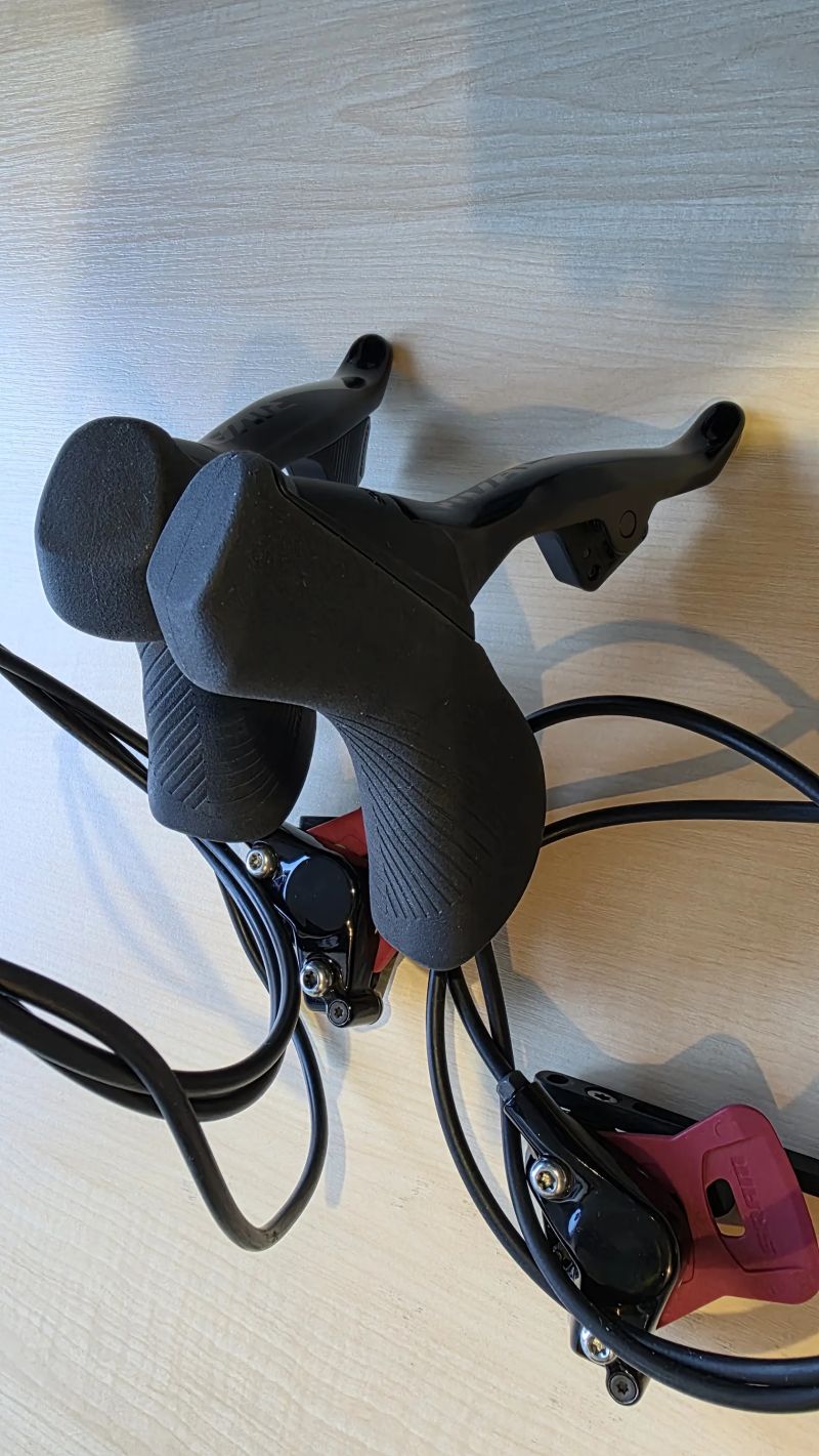 Sram Rival AXS D2 brzdové páky + třmeny