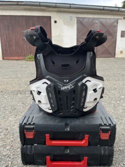 Chránič hrudi leatt 4.5