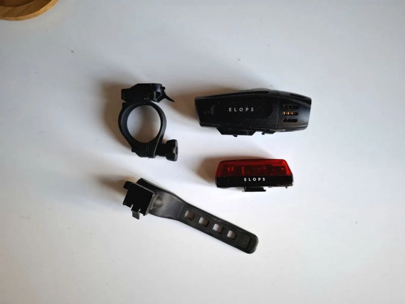 ELOPS / Decathlon ST920 USB přední + zadní světlo – velmi dobrý stav