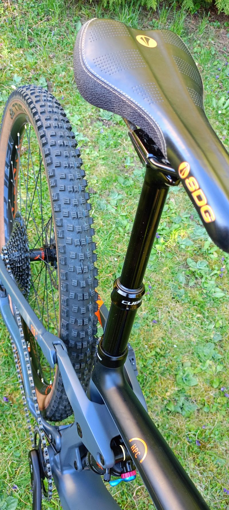 29" Cube Stereo HPC 120 - 1x12, karbon, velikost "S"