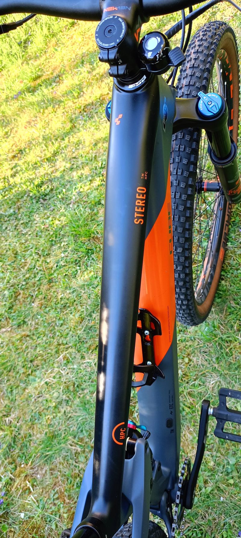 29" Cube Stereo HPC 120 - 1x12, karbon, velikost "S"