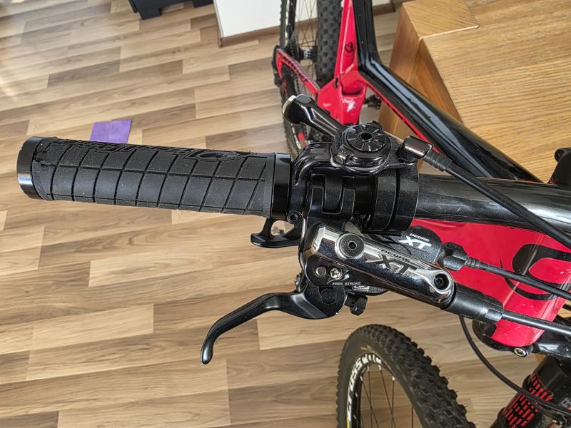 Cannondale trigger,celopero,full karbon