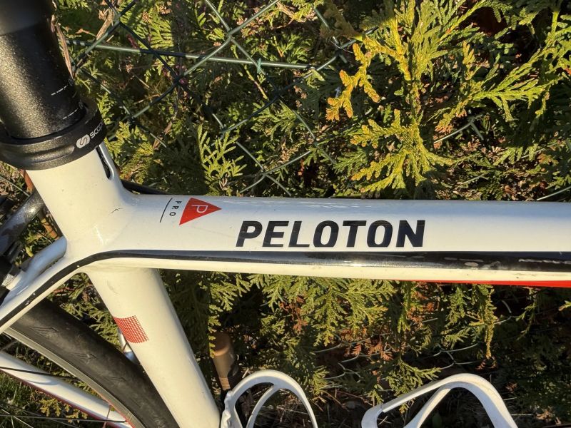 Cube Peloton 2013, vel. 53 / M, Shimano Sora 3x9, karbonová vidlice