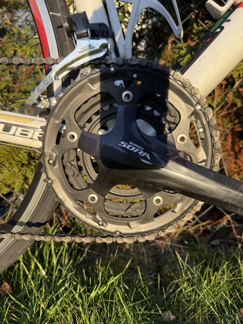 Cube Peloton 2013, vel. 53 / M, Shimano Sora 3x9, karbonová vidlice