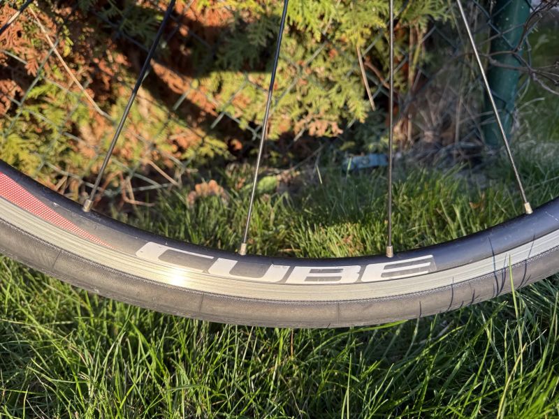 Cube Peloton 2013, vel. 53 / M, Shimano Sora 3x9, karbonová vidlice