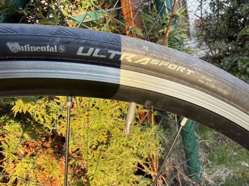 Cube Peloton 2013, vel. 53 / M, Shimano Sora 3x9, karbonová vidlice